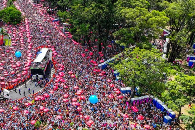 Foliões aprovam Carnaval de São Paulo nas ruas e nos desfiles no Sambódromo